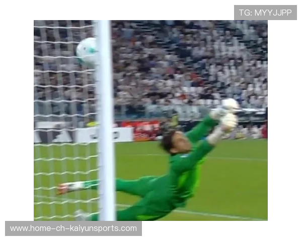 索默连续两次封堵克雷莫内塞前锋近距离补射,力保国米城门不失 索默连续两次封堵克雷莫内塞前锋近距离补射,力保国米城门不失